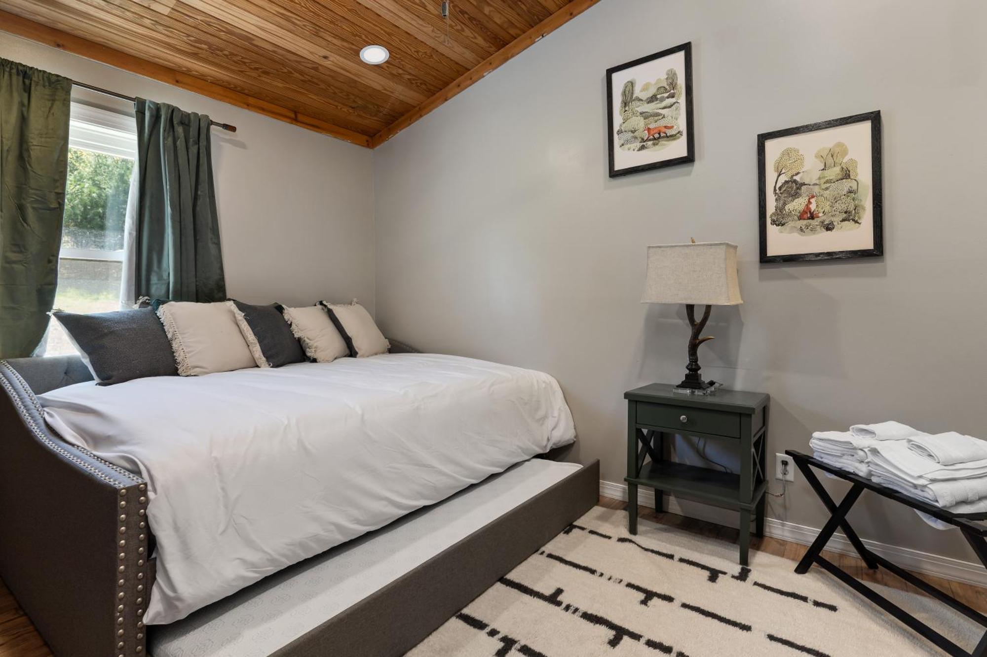 Spacious Cabin Near Hocking Hills And Caves With Hot Tub And Firepit Laurelville Exterior photo