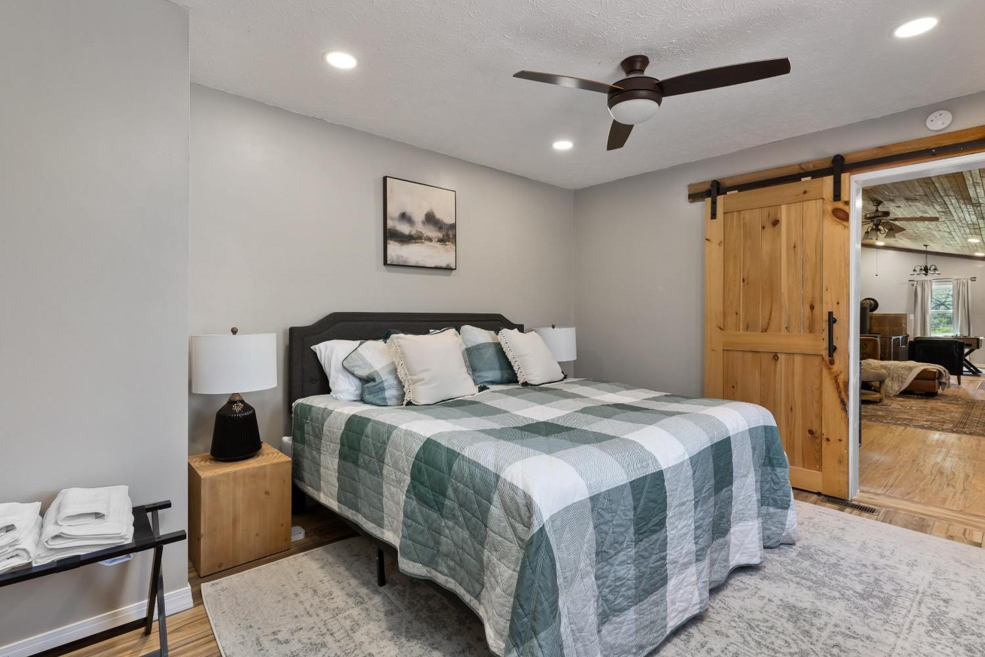 Spacious Cabin Near Hocking Hills And Caves With Hot Tub And Firepit Laurelville Exterior photo