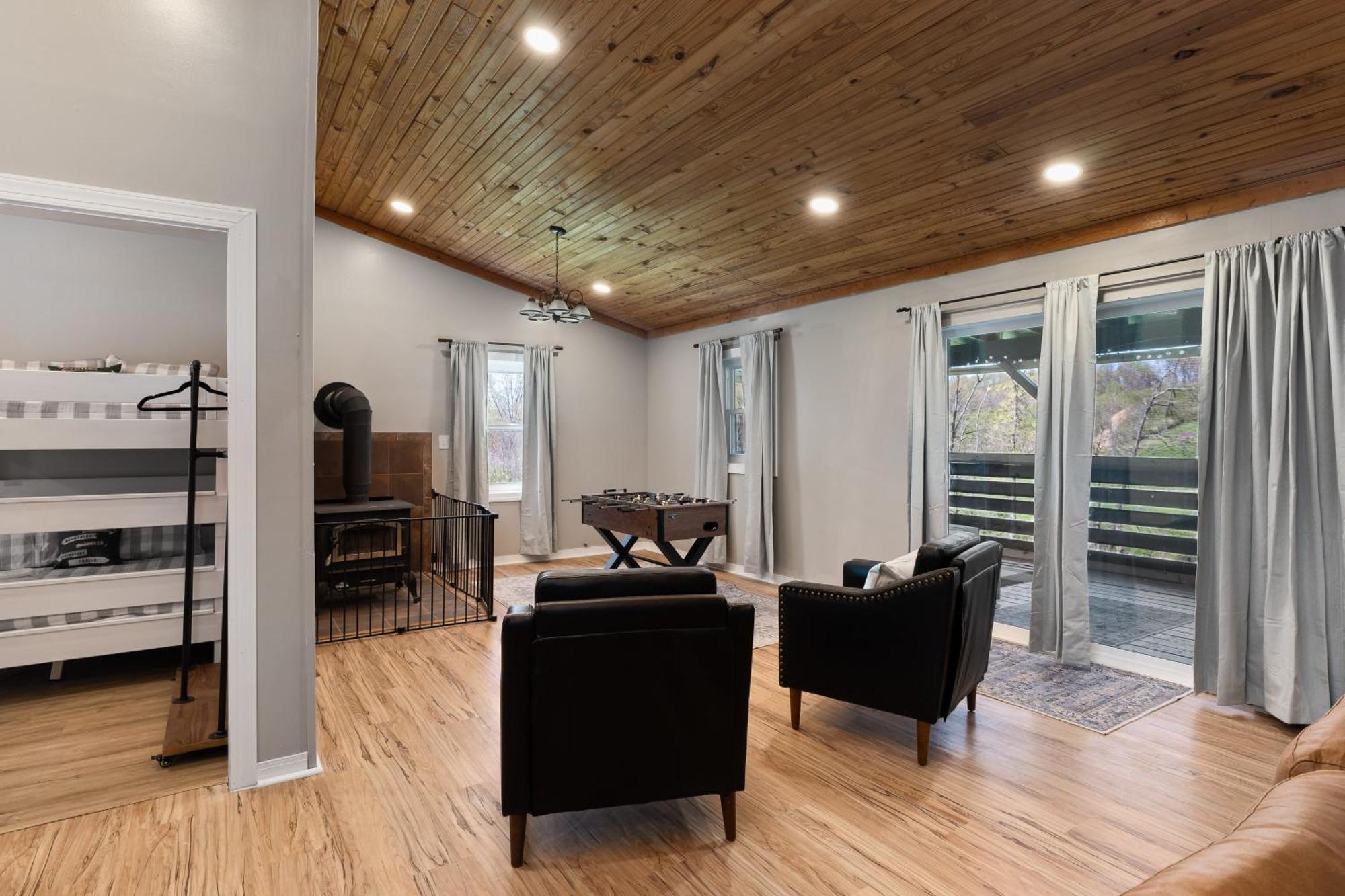 Spacious Cabin Near Hocking Hills And Caves With Hot Tub And Firepit Laurelville Exterior photo