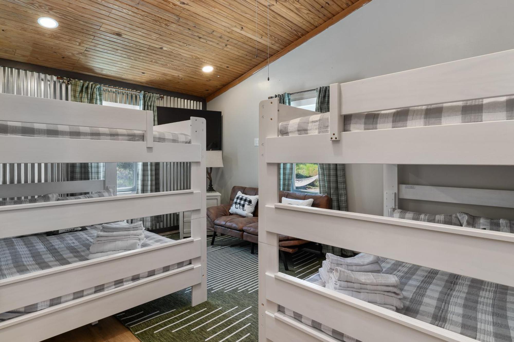 Spacious Cabin Near Hocking Hills And Caves With Hot Tub And Firepit Laurelville Exterior photo