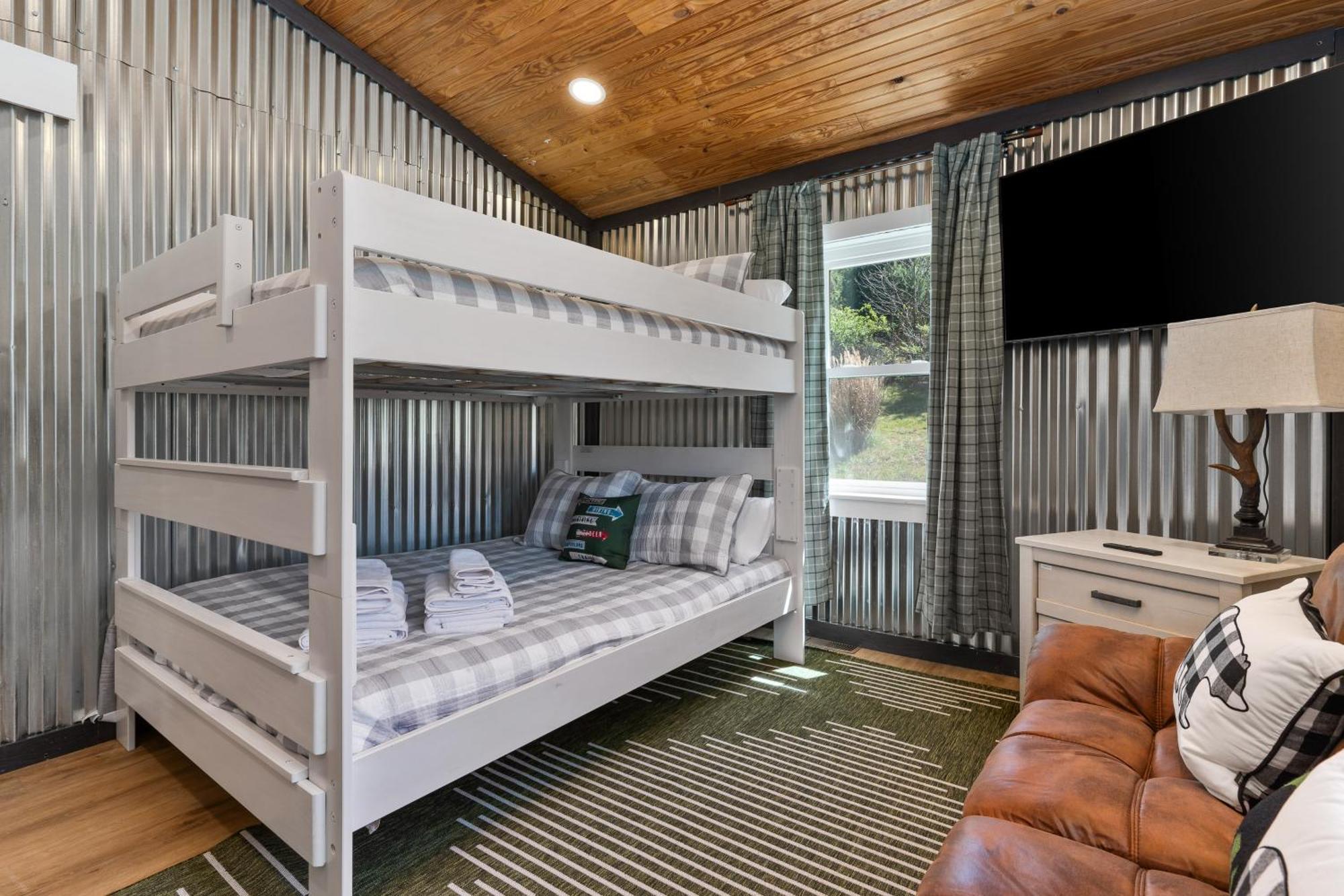 Spacious Cabin Near Hocking Hills And Caves With Hot Tub And Firepit Laurelville Exterior photo