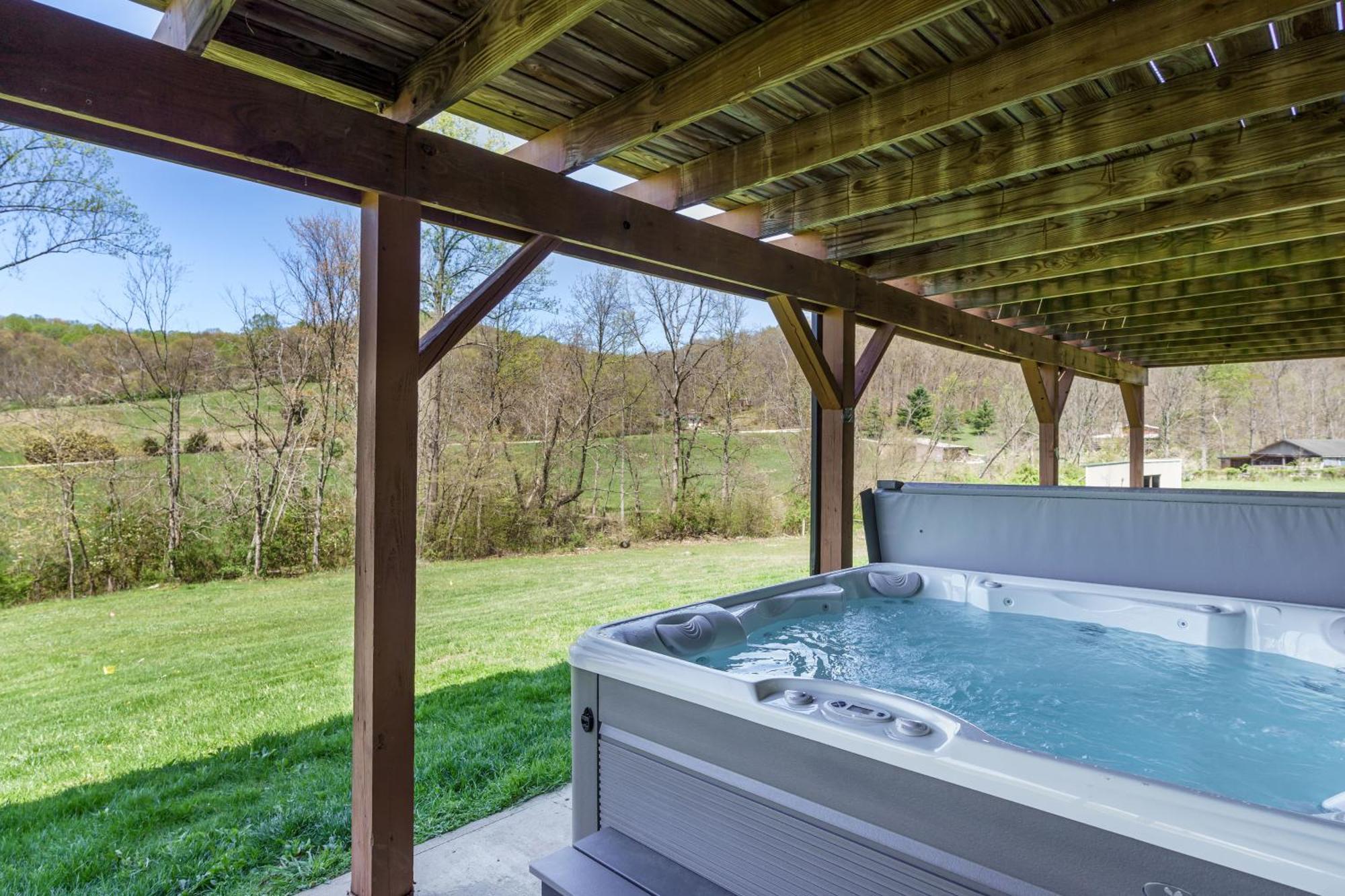 Spacious Cabin Near Hocking Hills And Caves With Hot Tub And Firepit Laurelville Exterior photo